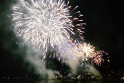 A Omegna tutti con il naso all'insù per la prima serata di fuochi piromusicali 